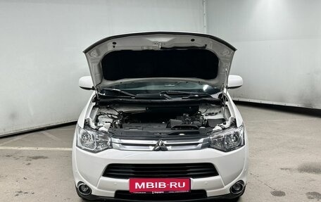 Mitsubishi Outlander III рестайлинг 3, 2014 год, 1 530 000 рублей, 4 фотография