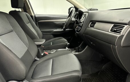 Mitsubishi Outlander III рестайлинг 3, 2014 год, 1 530 000 рублей, 12 фотография