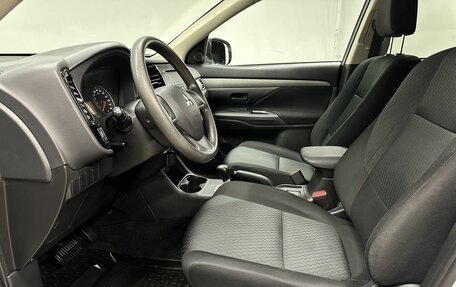 Mitsubishi Outlander III рестайлинг 3, 2014 год, 1 530 000 рублей, 11 фотография