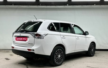 Mitsubishi Outlander III рестайлинг 3, 2014 год, 1 530 000 рублей, 5 фотография