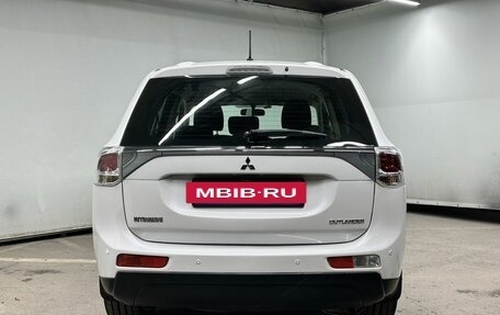 Mitsubishi Outlander III рестайлинг 3, 2014 год, 1 530 000 рублей, 7 фотография