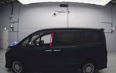 Toyota Noah III, 2021 год, 2 750 000 рублей, 6 фотография