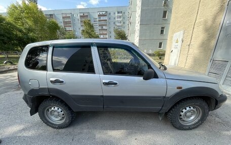 Chevrolet Niva I рестайлинг, 2004 год, 350 000 рублей, 2 фотография