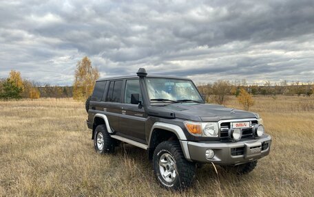 Toyota Land Cruiser 70, 2013 год, 4 600 000 рублей, 15 фотография