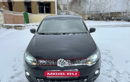 Volkswagen Polo VI (EU Market), 2013 год, 800 000 рублей, 2 фотография