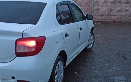 Renault Logan II, 2015 год, 700 000 рублей, 3 фотография