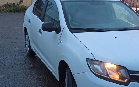 Renault Logan II, 2015 год, 700 000 рублей, 4 фотография