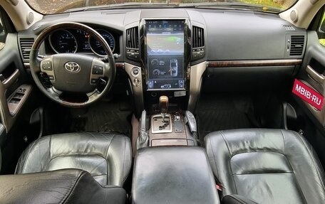 Toyota Land Cruiser 200, 2011 год, 3 000 000 рублей, 1 фотография