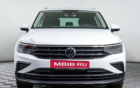 Volkswagen Tiguan II, 2021 год, 2 401 000 рублей, 2 фотография