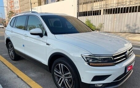 Volkswagen Tiguan II, 2020 год, 2 720 000 рублей, 3 фотография