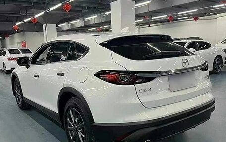 Mazda CX-4, 2022 год, 2 200 000 рублей, 8 фотография