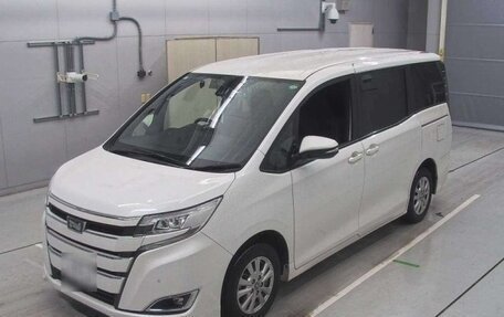 Toyota Noah III, 2021 год, 2 900 000 рублей, 1 фотография