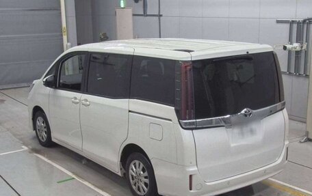 Toyota Noah III, 2021 год, 2 900 000 рублей, 6 фотография