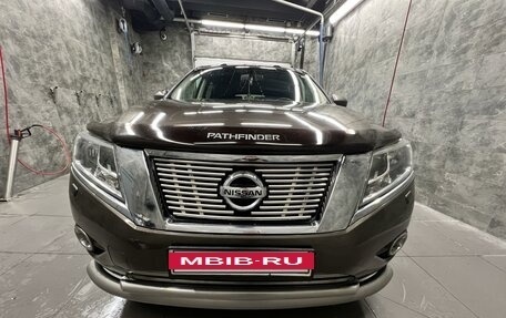 Nissan Pathfinder, 2015 год, 1 995 000 рублей, 3 фотография