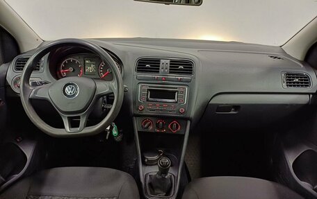 Volkswagen Polo VI (EU Market), 2015 год, 849 000 рублей, 11 фотография