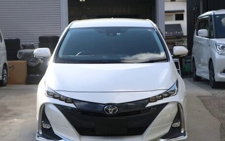 Toyota Prius IV XW50, 2021 год, 1 775 000 рублей, 2 фотография