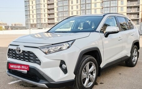 Toyota RAV4, 2021 год, 3 380 000 рублей, 3 фотография