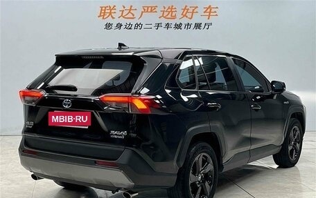 Toyota RAV4, 2021 год, 3 400 000 рублей, 6 фотография