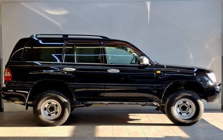 Toyota Land Cruiser 100 рестайлинг 2, 2005 год, 2 700 000 рублей, 5 фотография