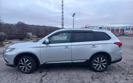 Mitsubishi Outlander III рестайлинг 3, 2015 год, 2 200 000 рублей, 12 фотография