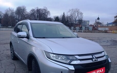 Mitsubishi Outlander III рестайлинг 3, 2015 год, 2 200 000 рублей, 14 фотография