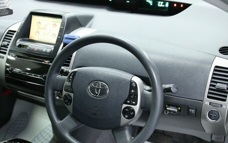 Toyota Prius, 2011 год, 1 153 000 рублей, 16 фотография