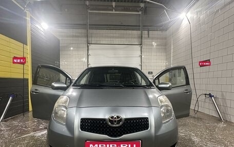 Toyota Yaris III рестайлинг, 2007 год, 720 000 рублей, 1 фотография