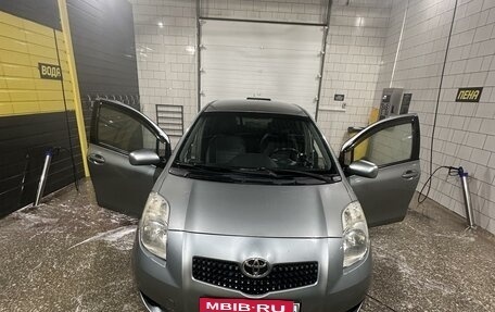 Toyota Yaris III рестайлинг, 2007 год, 720 000 рублей, 2 фотография