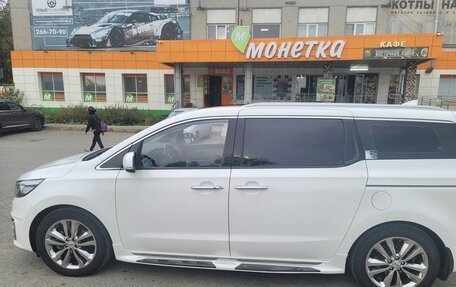 KIA Carnival III, 2017 год, 2 650 000 рублей, 14 фотография