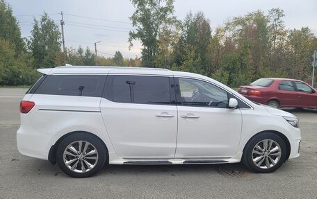 KIA Carnival III, 2017 год, 2 650 000 рублей, 12 фотография