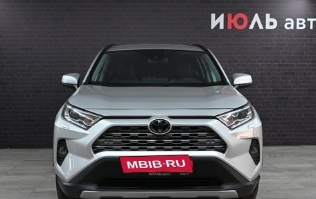 Toyota RAV4, 2020 год, 3 830 000 рублей, 2 фотография