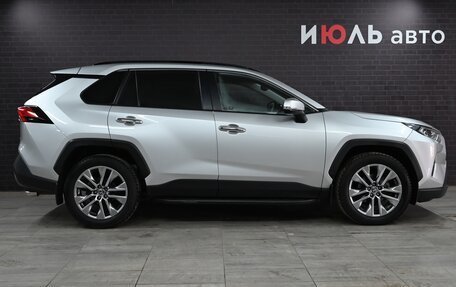 Toyota RAV4, 2020 год, 3 830 000 рублей, 9 фотография