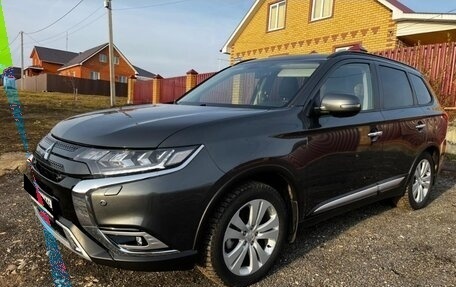 Mitsubishi Outlander III рестайлинг 3, 2021 год, 3 280 000 рублей, 9 фотография