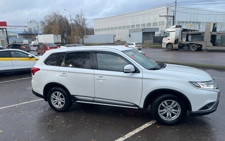 Mitsubishi Outlander III рестайлинг 3, 2019 год, 2 500 000 рублей, 3 фотография