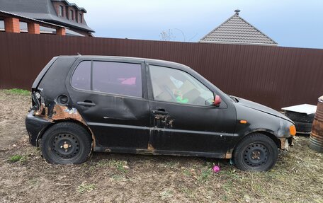 Volkswagen Polo III рестайлинг, 1996 год, 55 000 рублей, 1 фотография