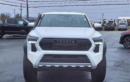 Toyota Tacoma, 2024 год, 8 240 780 рублей, 2 фотография