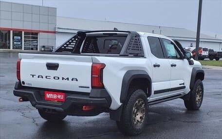 Toyota Tacoma, 2024 год, 8 240 780 рублей, 5 фотография