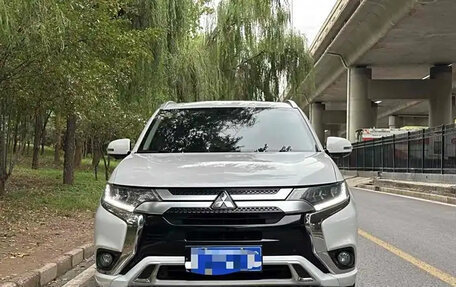 Mitsubishi Outlander III рестайлинг 3, 2021 год, 2 299 999 рублей, 1 фотография