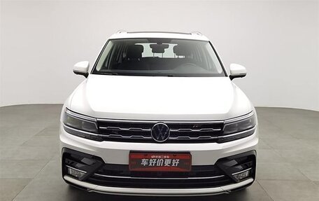 Volkswagen Tiguan II, 2021 год, 3 150 000 рублей, 2 фотография