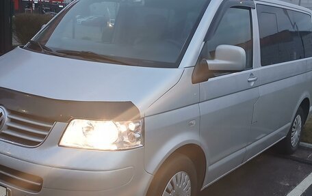 Volkswagen Caravelle T5, 2008 год, 1 750 000 рублей, 3 фотография