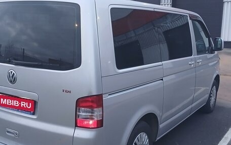 Volkswagen Caravelle T5, 2008 год, 1 750 000 рублей, 2 фотография