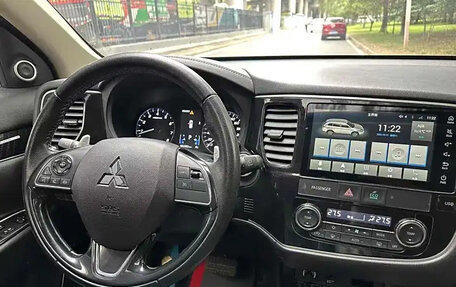 Mitsubishi Outlander III рестайлинг 3, 2021 год, 2 299 999 рублей, 9 фотография