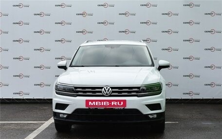 Volkswagen Tiguan II, 2018 год, 2 369 000 рублей, 2 фотография