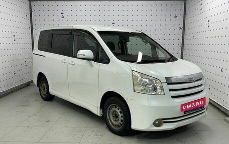 Toyota Noah III, 2008 год, 1 455 000 рублей, 2 фотография