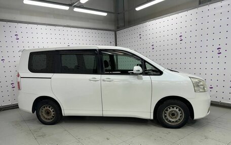 Toyota Noah III, 2008 год, 1 455 000 рублей, 4 фотография