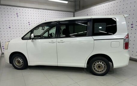 Toyota Noah III, 2008 год, 1 455 000 рублей, 8 фотография