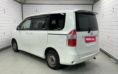 Toyota Noah III, 2008 год, 1 455 000 рублей, 7 фотография