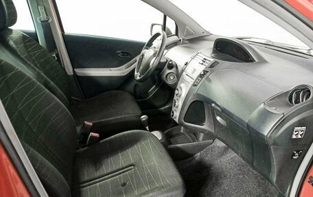 Toyota Yaris III рестайлинг, 2007 год, 685 000 рублей, 13 фотография