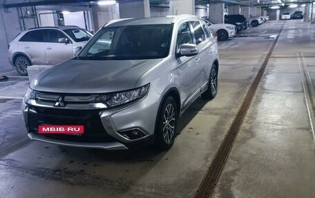 Mitsubishi Outlander III рестайлинг 3, 2016 год, 2 240 000 рублей, 5 фотография