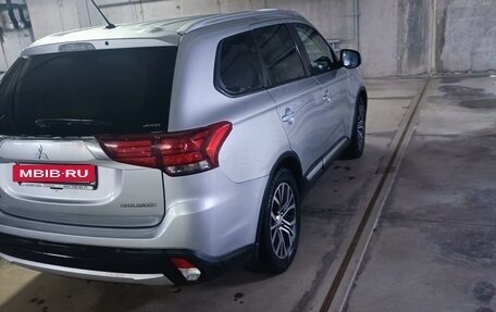 Mitsubishi Outlander III рестайлинг 3, 2016 год, 2 240 000 рублей, 7 фотография